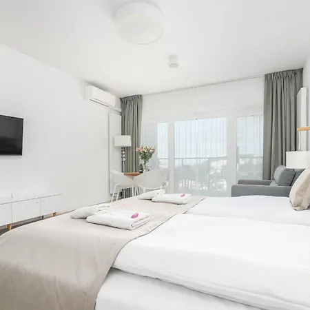 Your Holidays Aquamarina Prima 아파트 *